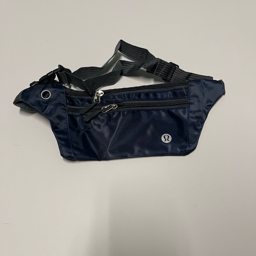 Lululemon belt bag / OS / Navy Blue